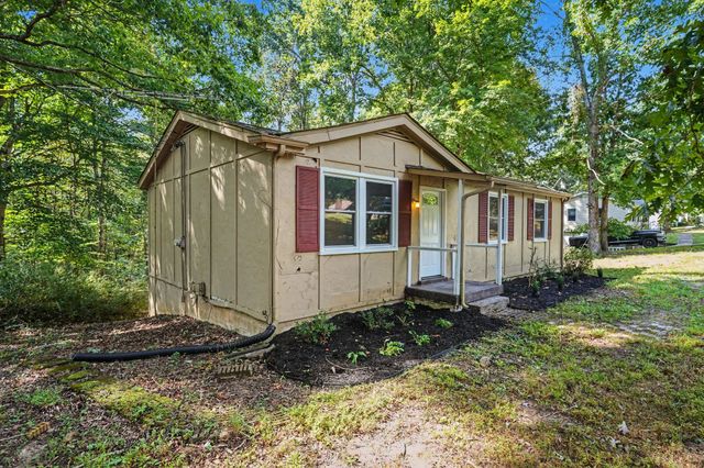 2117 Ferry Rd, Clarksville, TN 37040
