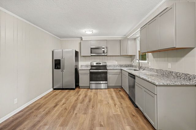 2117 Ferry Rd, Clarksville, TN 37040