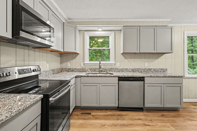 2117 Ferry Rd, Clarksville, TN 37040