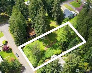19506 56th Street E, Bonney Lake, WA 98391