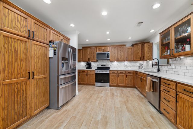 290 County Road 176, Bangs, TX 76823