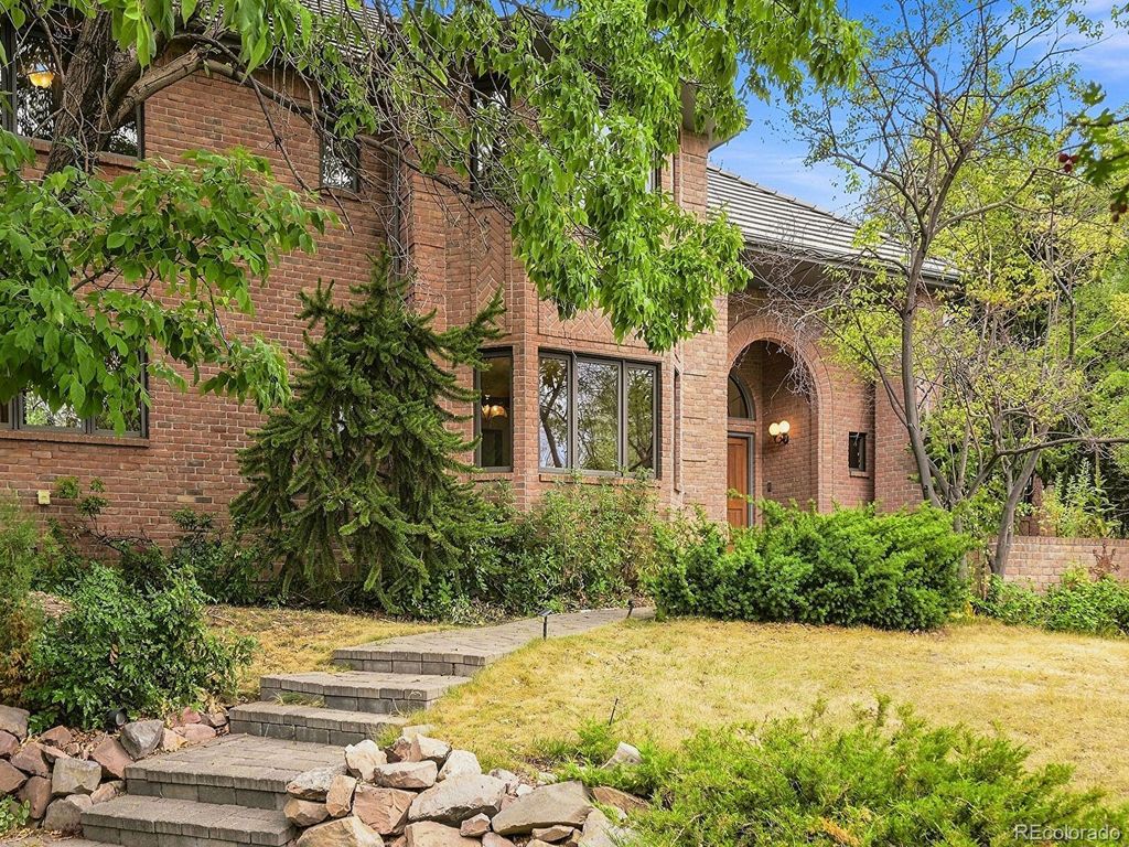 Image 1 of property listing at 26 Red Fox Lane, Littleton, CO 80127