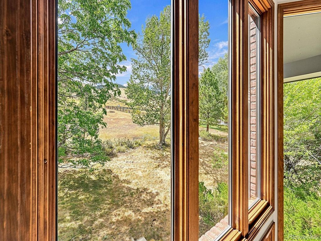 Image 12 of property listing at 26 Red Fox Lane, Littleton, CO 80127