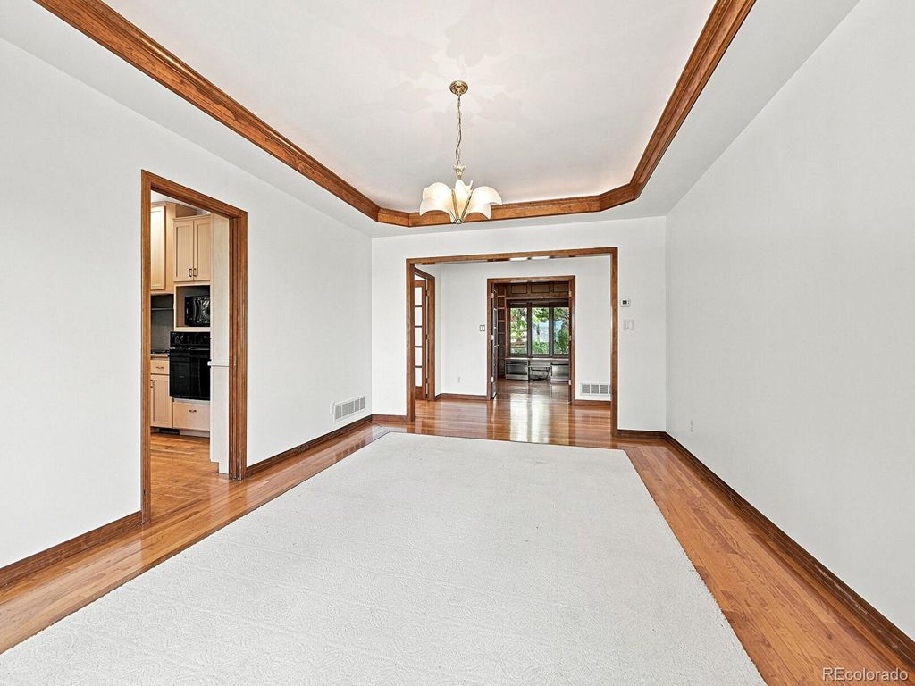 Image 14 of property listing at 26 Red Fox Lane, Littleton, CO 80127