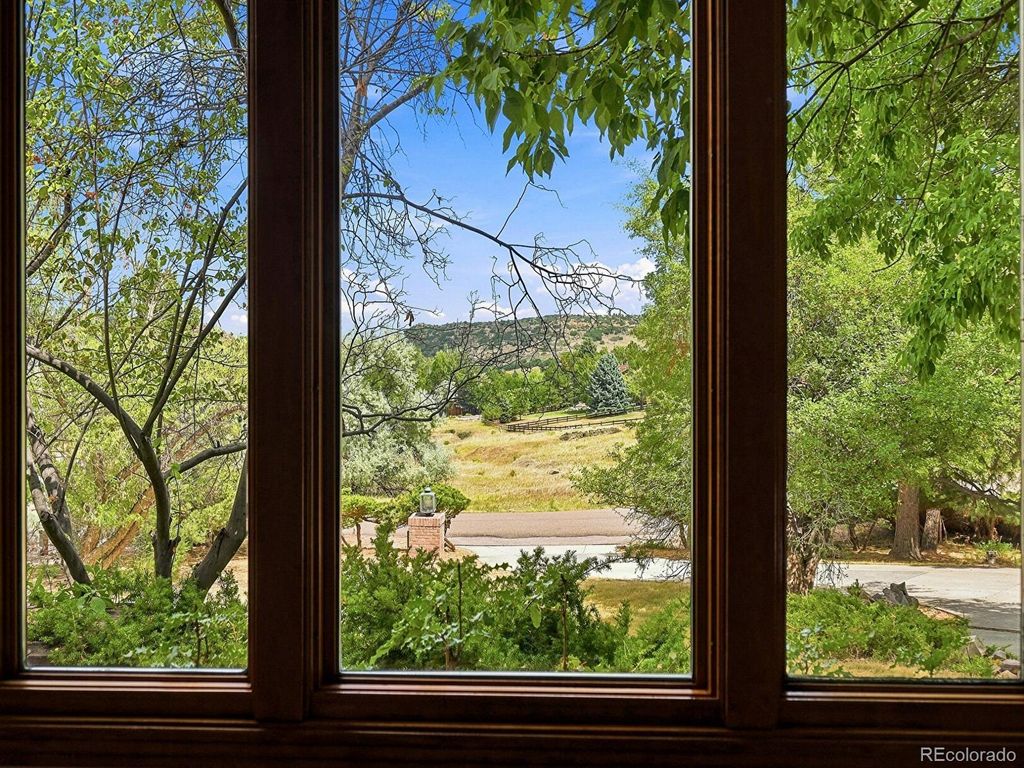 Image 15 of property listing at 26 Red Fox Lane, Littleton, CO 80127