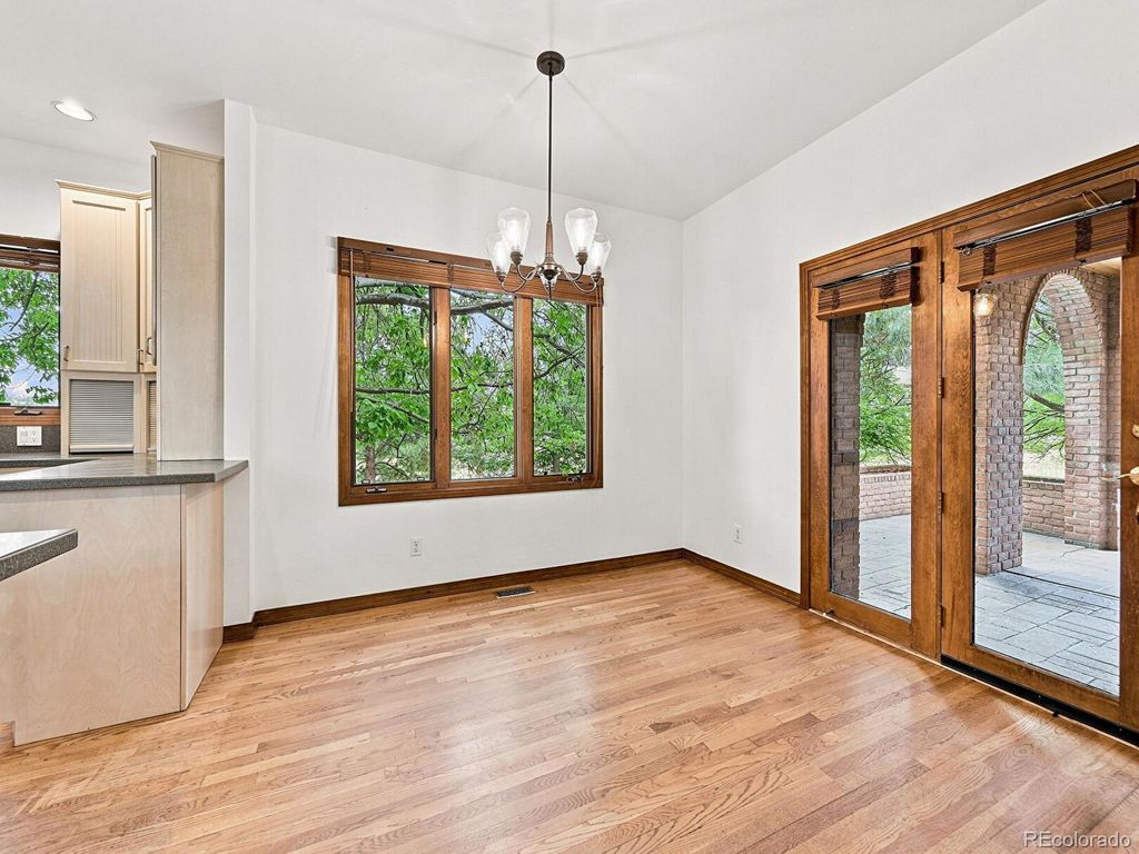 Image 21 of property listing at 26 Red Fox Lane, Littleton, CO 80127