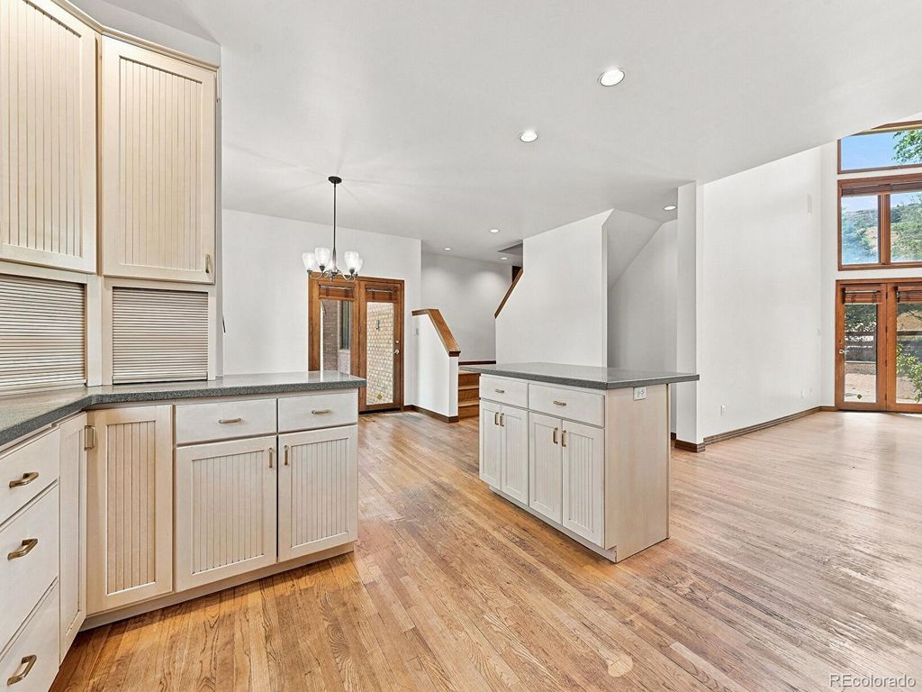 Image 25 of property listing at 26 Red Fox Lane, Littleton, CO 80127