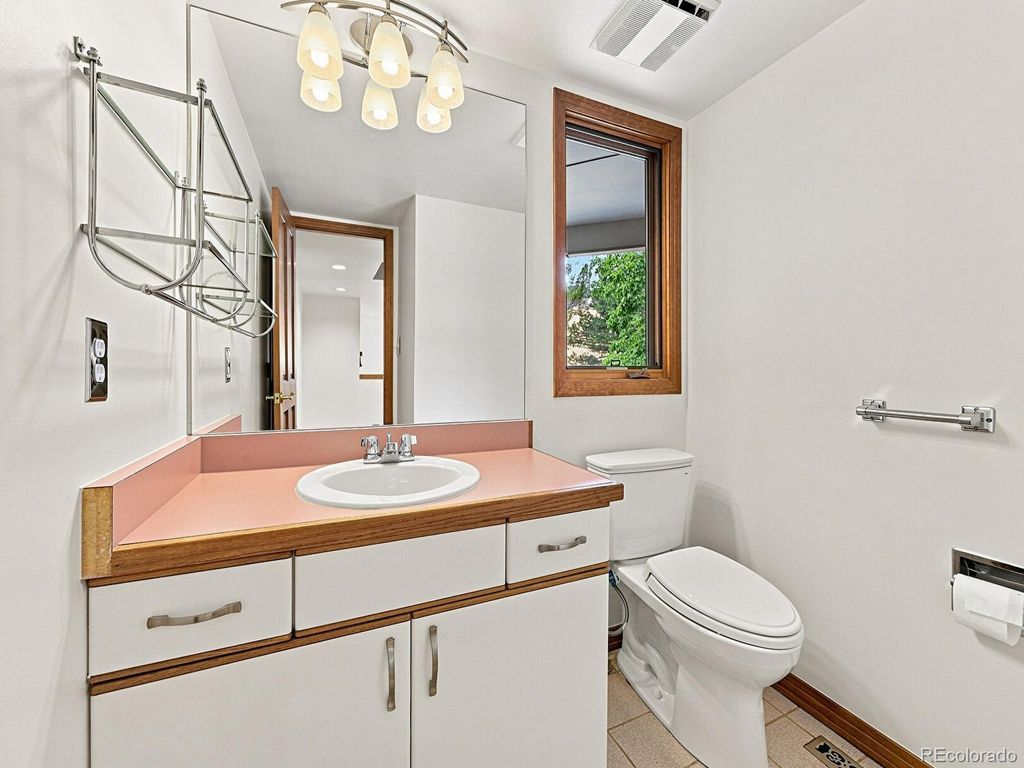 Image 29 of property listing at 26 Red Fox Lane, Littleton, CO 80127