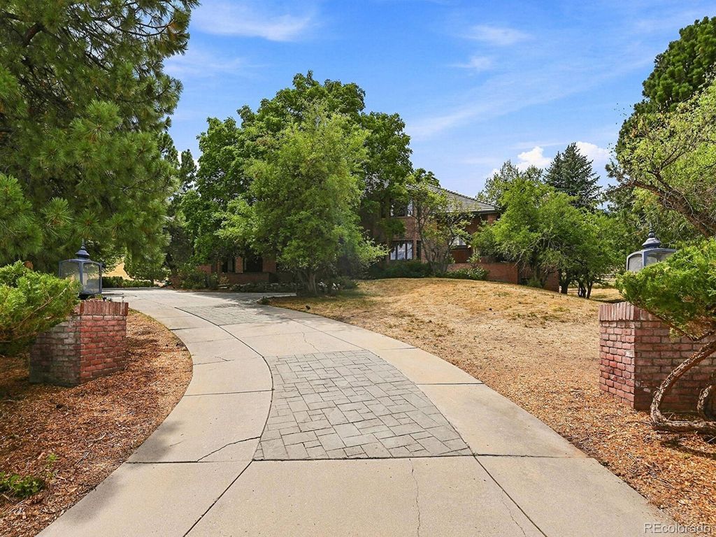 Image 4 of property listing at 26 Red Fox Lane, Littleton, CO 80127