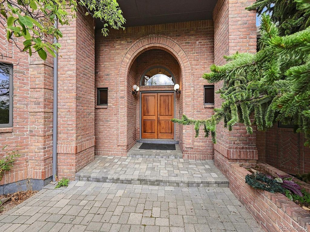 Image 5 of property listing at 26 Red Fox Lane, Littleton, CO 80127
