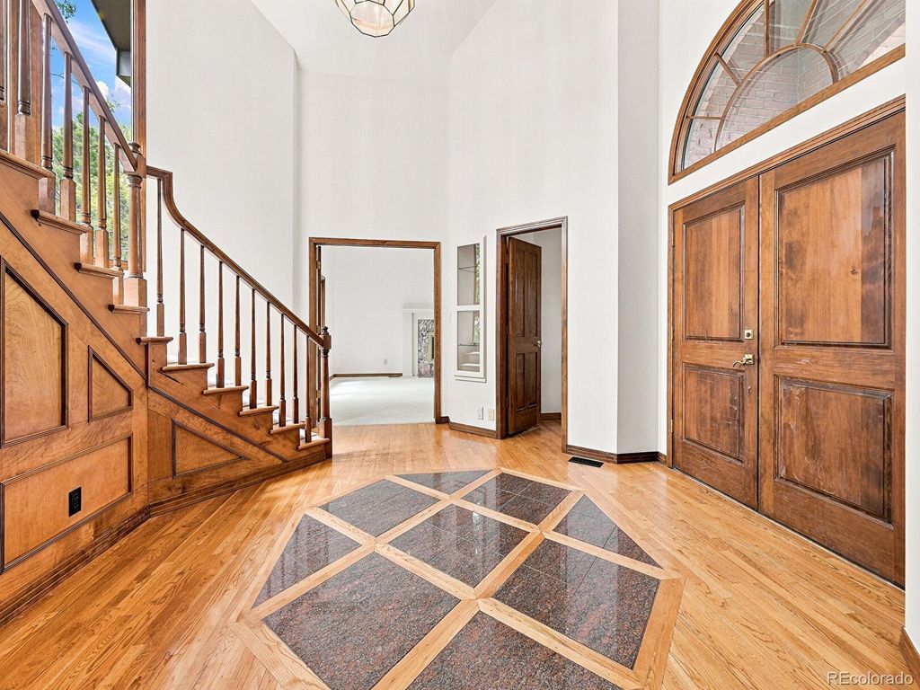 Image 6 of property listing at 26 Red Fox Lane, Littleton, CO 80127