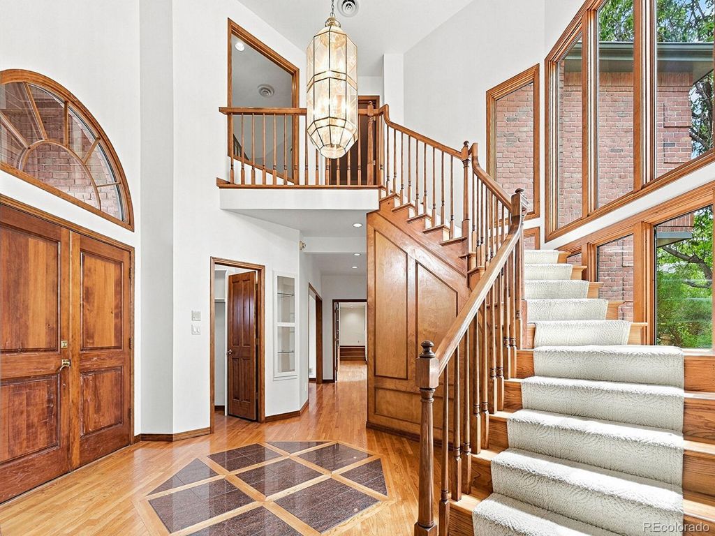 Image 7 of property listing at 26 Red Fox Lane, Littleton, CO 80127