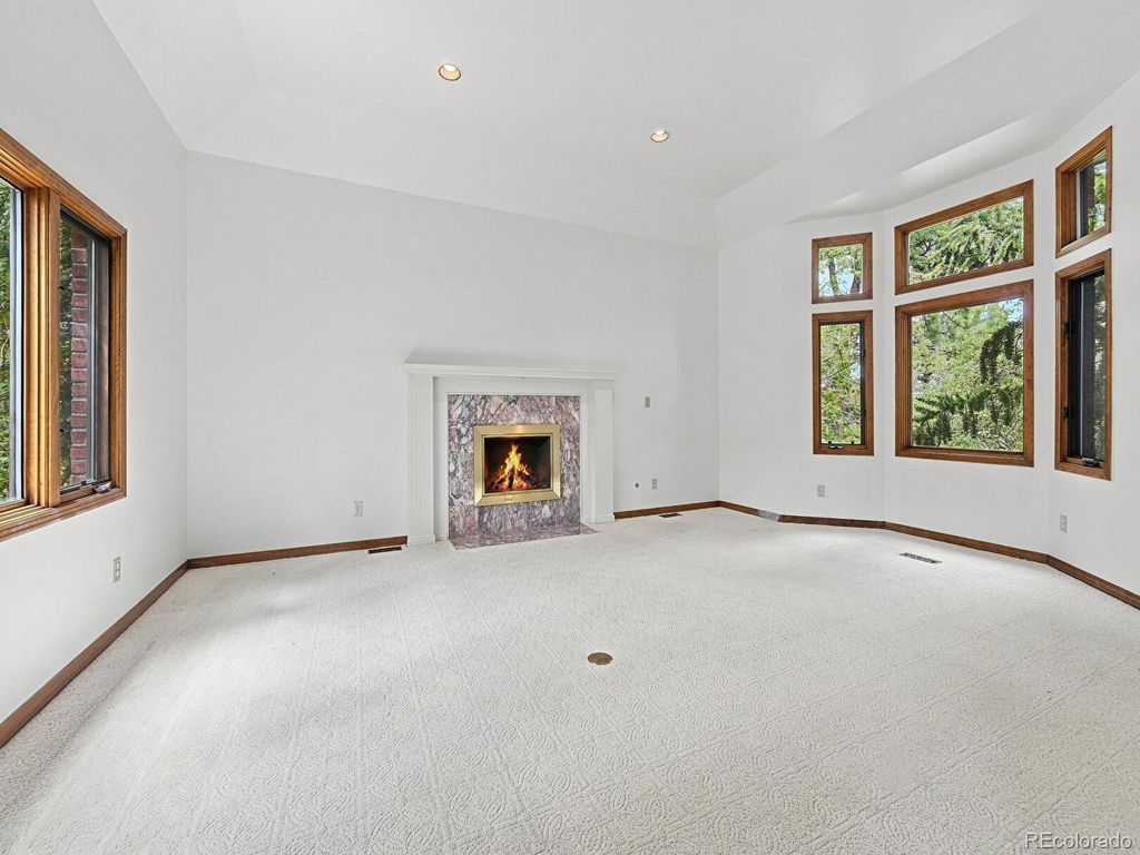 Image 8 of property listing at 26 Red Fox Lane, Littleton, CO 80127