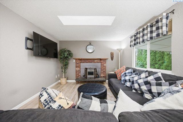 2416 Road 60, Pasco, WA 99301