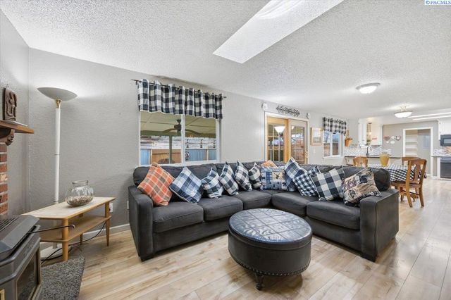 2416 Road 60, Pasco, WA 99301