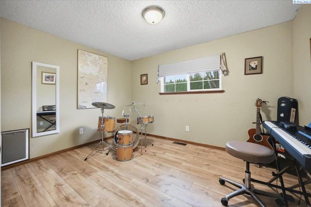 2416 Road 60, Pasco, WA 99301