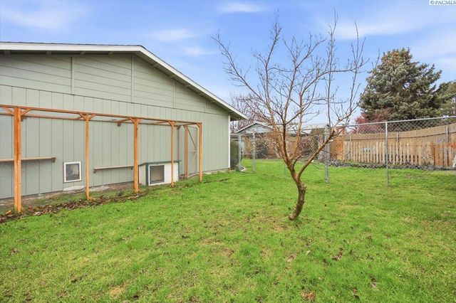 2416 Road 60, Pasco, WA 99301