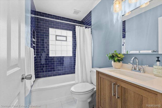 1641 Woodward Heights, Ferndale, MI 48220