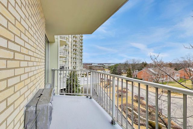 40 N Tower Road 4F, Oak Brook, IL 60523