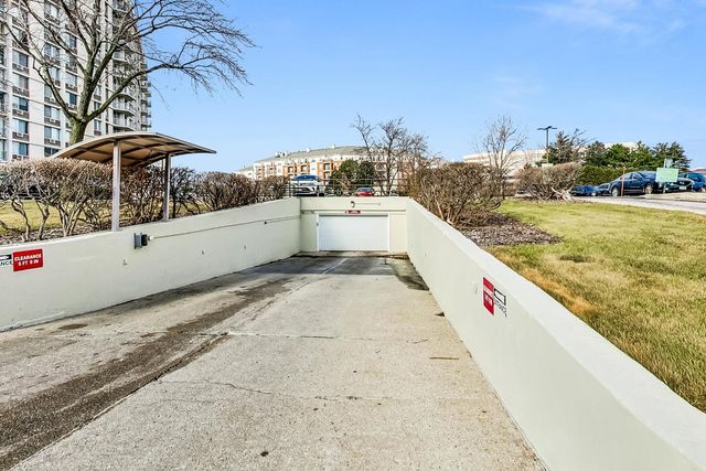 40 N Tower Road 4F, Oak Brook, IL 60523