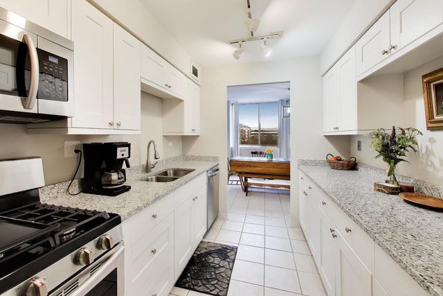 40 N Tower Road 4F, Oak Brook, IL 60523