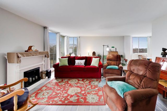 40 N Tower Road 4F, Oak Brook, IL 60523