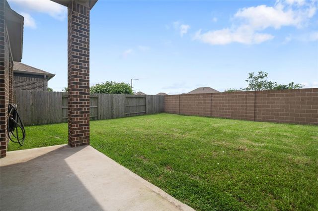 2409 Lake Mist Drive, Texas City, TX 77568