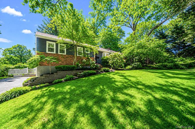 28 Royal Oak Drive, Huntington, NY 11743