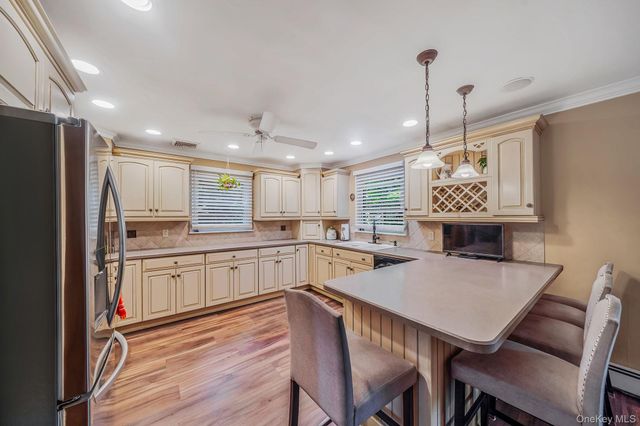 28 Royal Oak Drive, Huntington, NY 11743