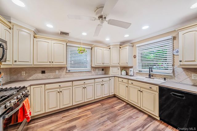 28 Royal Oak Drive, Huntington, NY 11743