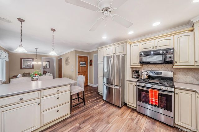 28 Royal Oak Drive, Huntington, NY 11743