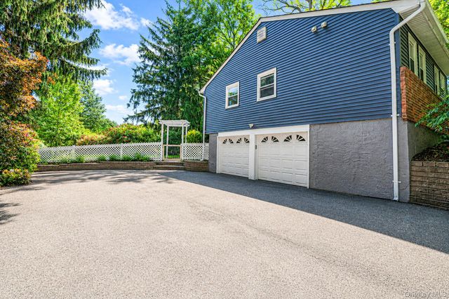 28 Royal Oak Drive, Huntington, NY 11743