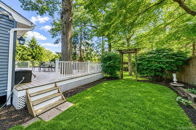 28 Royal Oak Drive, Huntington, NY 11743