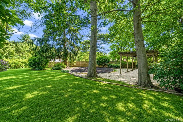 28 Royal Oak Drive, Huntington, NY 11743