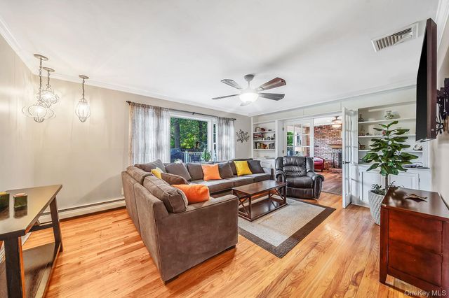 28 Royal Oak Drive, Huntington, NY 11743