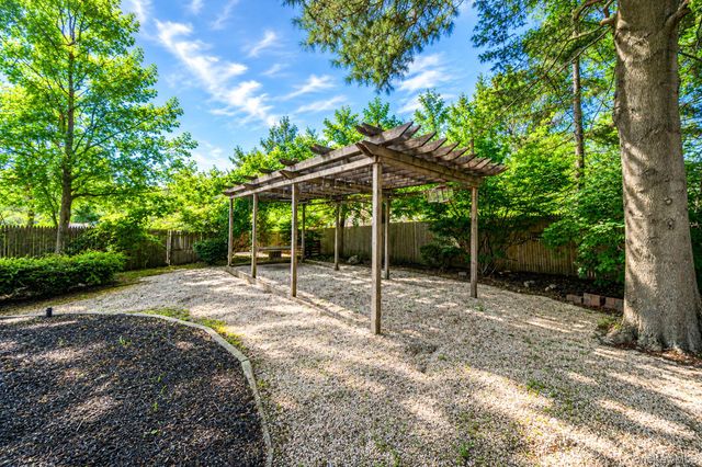 28 Royal Oak Drive, Huntington, NY 11743