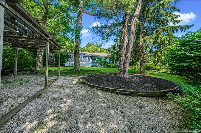 28 Royal Oak Drive, Huntington, NY 11743