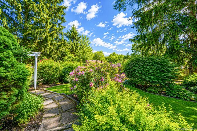 28 Royal Oak Drive, Huntington, NY 11743