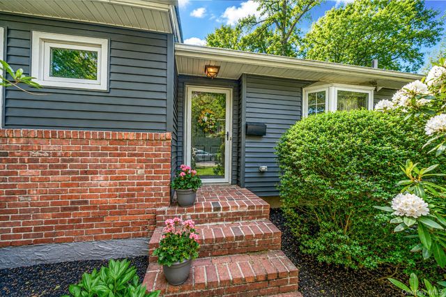 28 Royal Oak Drive, Huntington, NY 11743