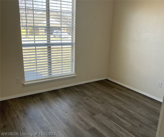 8812 Skypark Drive, Fort Smith, AR 72903