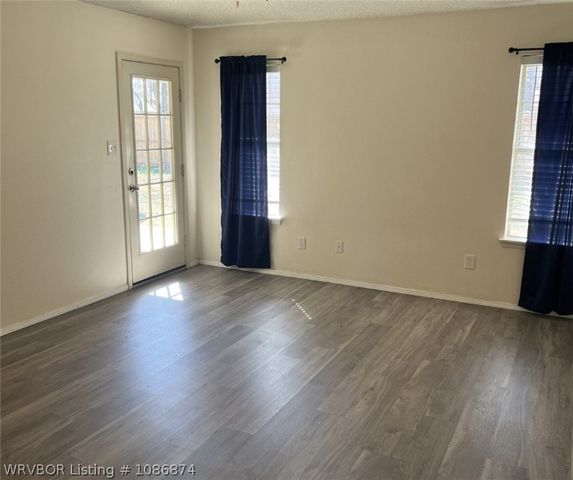 8812 Skypark Drive, Fort Smith, AR 72903