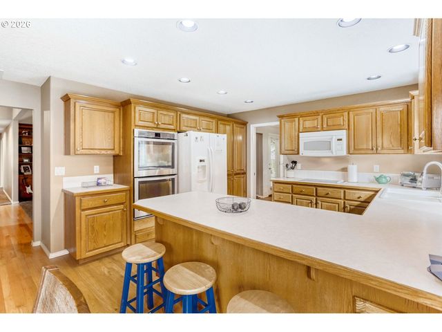 616 Nw PACIFIC GROVE Dr, Beaverton, OR 97006