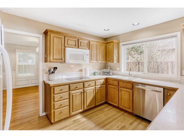 616 Nw PACIFIC GROVE Dr, Beaverton, OR 97006