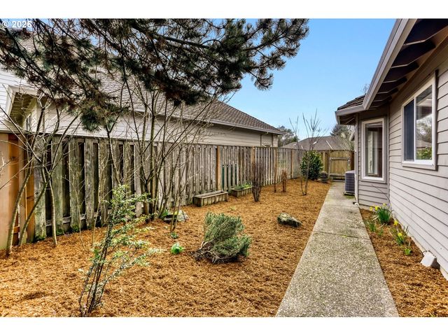 616 Nw PACIFIC GROVE Dr, Beaverton, OR 97006