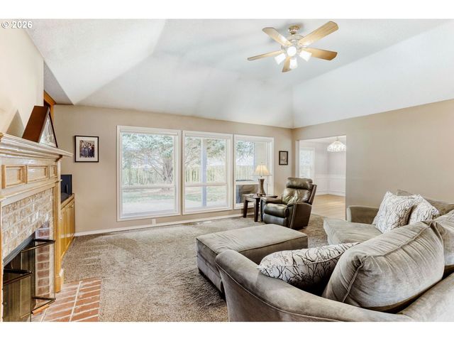 616 Nw PACIFIC GROVE Dr, Beaverton, OR 97006