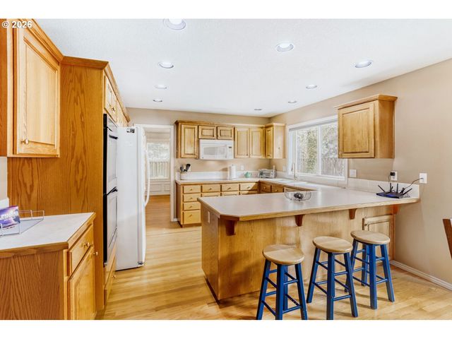 616 Nw PACIFIC GROVE Dr, Beaverton, OR 97006