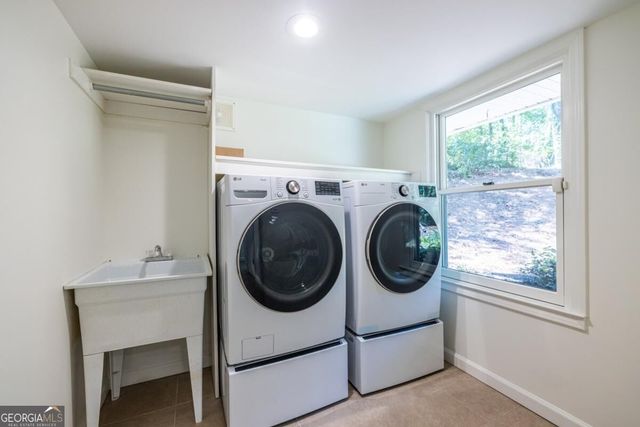 1590 Knob Hill Drive NE, Atlanta, GA 30329