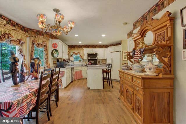 1053 FOREST DR, Abbottstown, PA 17301