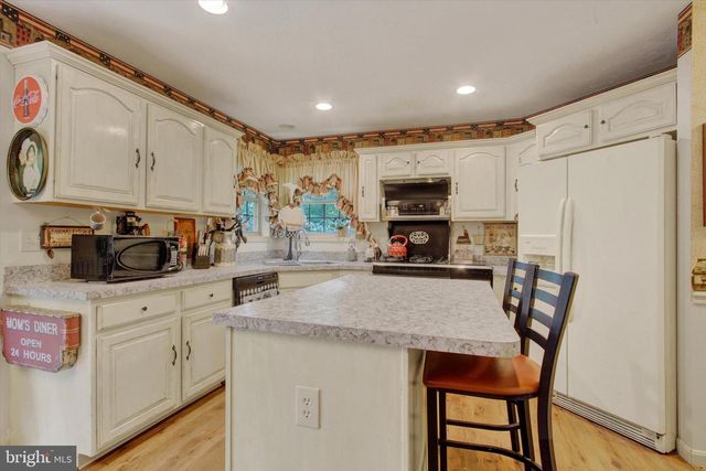 1053 FOREST DR, Abbottstown, PA 17301