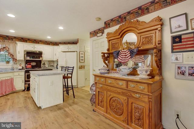 1053 FOREST DR, Abbottstown, PA 17301